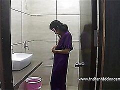 Indian Bhabhi flaunts her big tits in a revealing MMS.