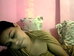 Fit Indian babe teases with her skills in front of the camera in a Karnataka sex video.
