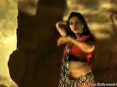 Indian babe's seductive dance and big boobs